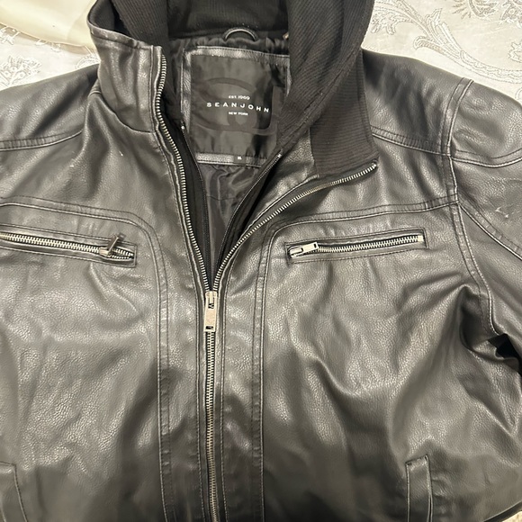 Black leather coat. Lightly used. Great condition - Picture 4 of 5
